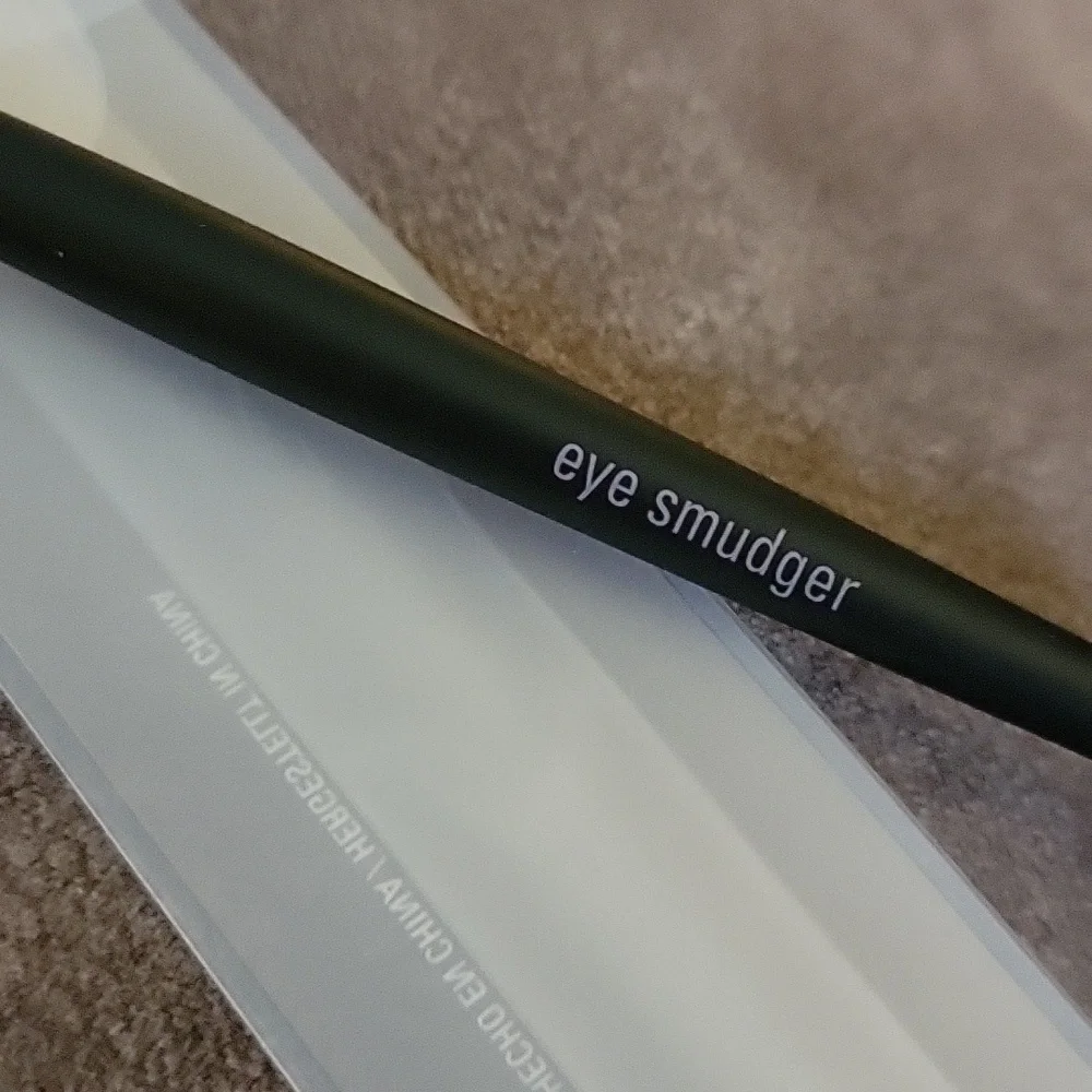 3/$20 MARY KAY Eye Smudger Synthetic Brush